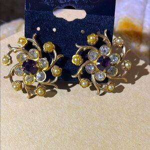 Vintage faux  pearl ruby rhinestone goldtone screw back Earrings